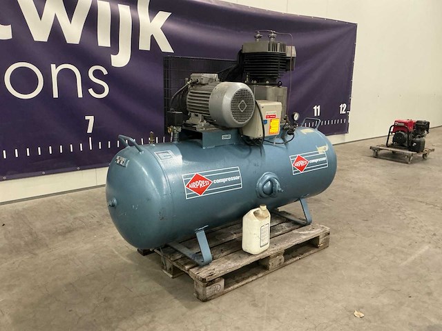 Airpress - - luchtcompressor - afbeelding 6 van  12