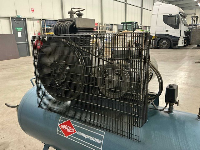 Airpress - - luchtcompressor - afbeelding 4 van  12