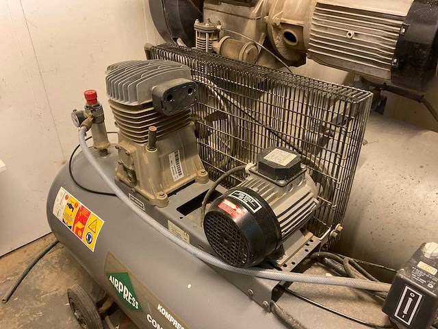 Airpress & atlas copco luchtcompressor, gekoppeld (2x) - afbeelding 6 van  8