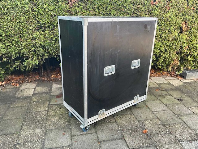 Airpress compressor in geluidsdempende flighcase - afbeelding 2 van  10