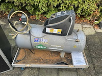 Airpress compressor in geluidsdempende flighcase - afbeelding 4 van  10