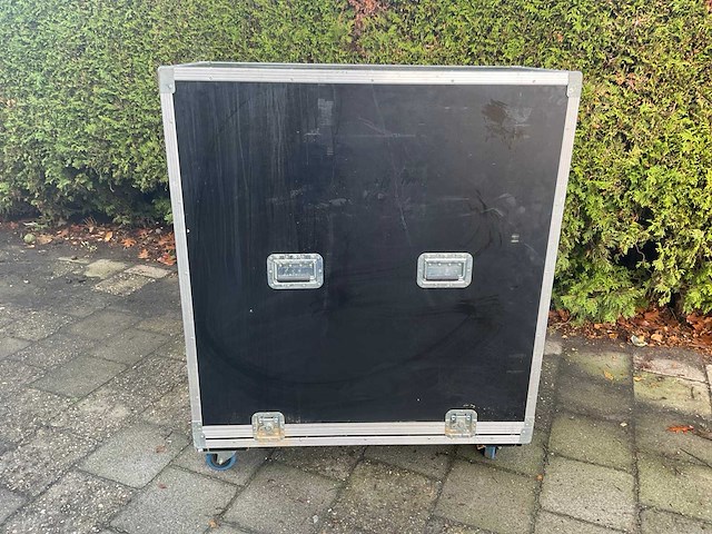 Airpress compressor in geluidsdempende flighcase - afbeelding 5 van  10