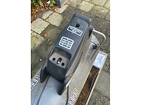 Airpress compressor in geluidsdempende flighcase - afbeelding 6 van  10