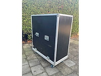 Airpress compressor in geluidsdempende flighcase - afbeelding 7 van  10
