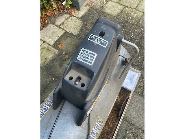 Airpress compressor in geluidsdempende flighcase - afbeelding 6 van  10