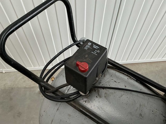 Airpress hk600-200 luchtcompressor - afbeelding 6 van  10