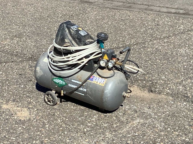 Airpress hlo300/50 luchtcompressor - afbeelding 12 van  14