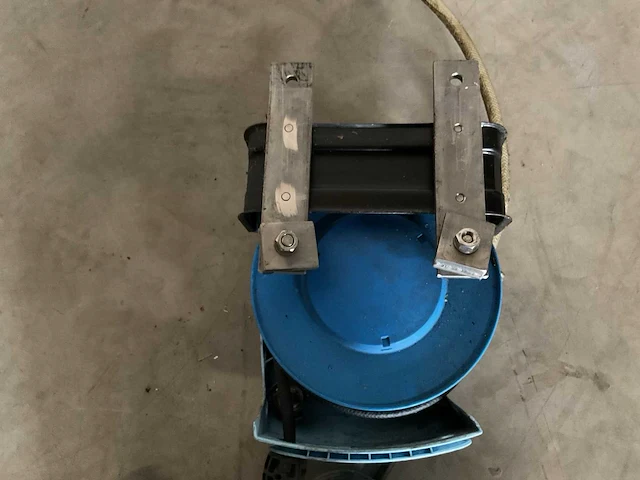 Airpress hogedrukcompressor & nederman slanghaspel - afbeelding 6 van  6