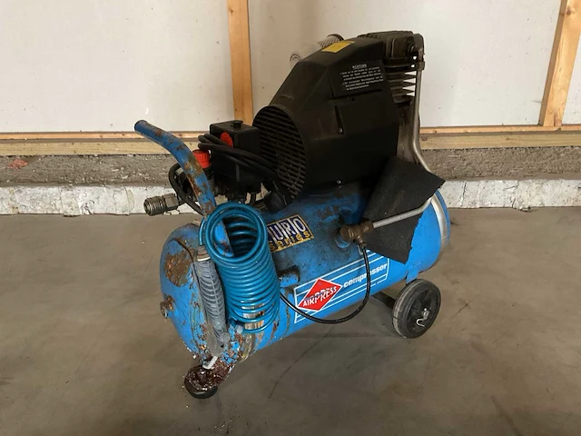 Airpress hogedrukcompressor & nederman slanghaspel - afbeelding 2 van  6