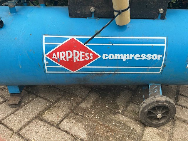 Airpress lm 100-300 luchtcompressor - afbeelding 3 van  10