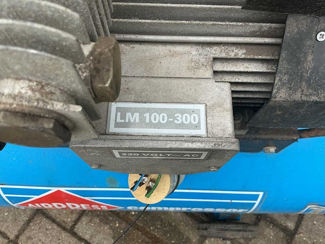 Airpress lm 100-300 luchtcompressor - afbeelding 4 van  10