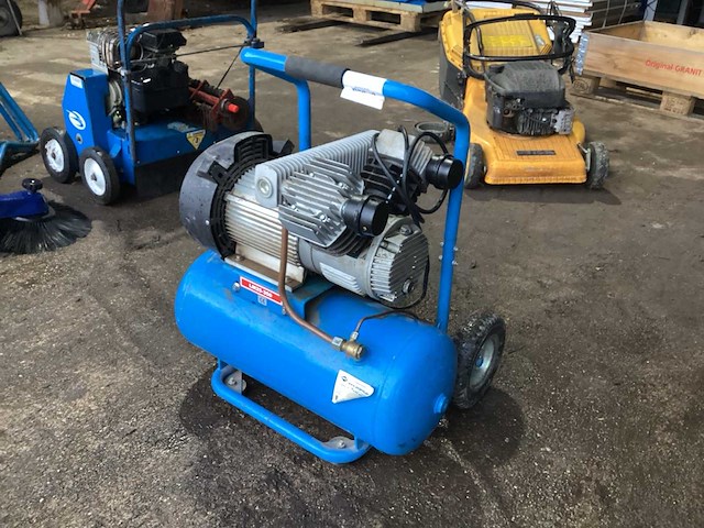 Airpress lm-25-350 zuigercompressor - afbeelding 1 van  6
