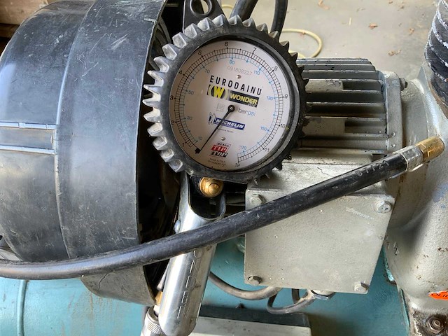Airpress luchtcompressor met luchttpistool - afbeelding 8 van  8
