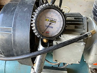 Airpress luchtcompressor met luchttpistool - afbeelding 8 van  8