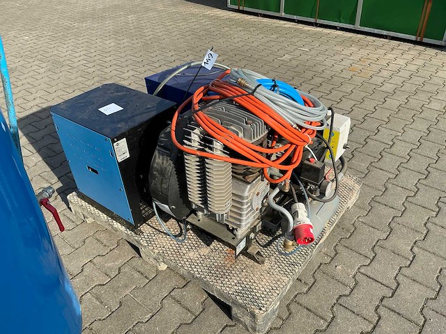 Airpress luchtcompressor met toebehoren - afbeelding 7 van  17