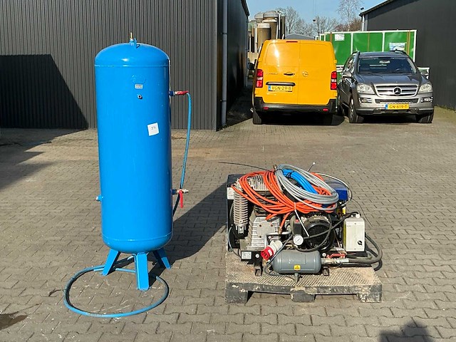 Airpress luchtcompressor met toebehoren - afbeelding 1 van  17