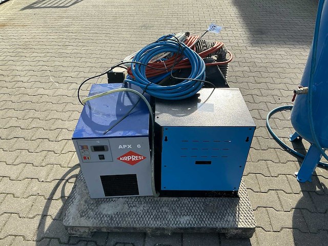 Airpress luchtcompressor met toebehoren - afbeelding 14 van  17
