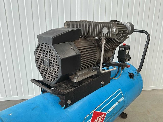 Airpress luchtcompressor - afbeelding 7 van  8