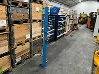 Airpress luchtslang op de pilaar - afbeelding 1 van  5