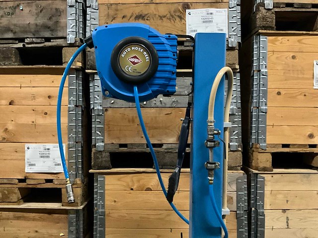 Airpress luchtslang op de pilaar - afbeelding 5 van  5