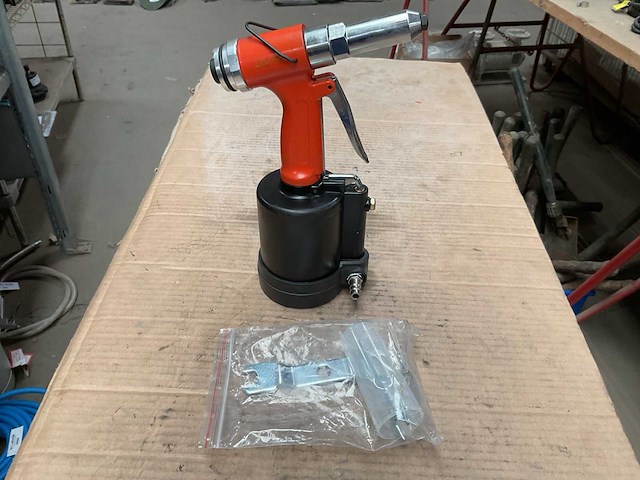 Airpro pneumatic rivet tool - afbeelding 1 van  2