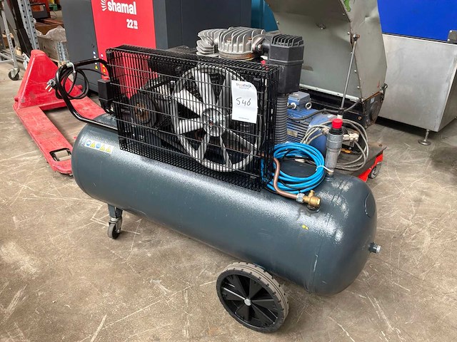 Airworks lt150 zuigercompressor - afbeelding 1 van  4
