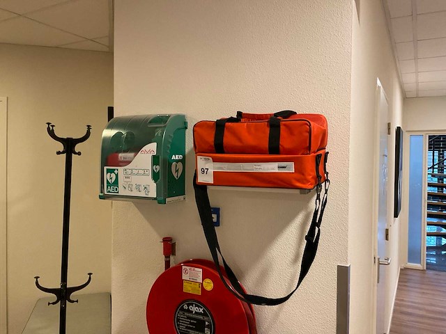 Aivia noodtas en aed - afbeelding 1 van  8