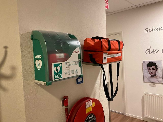 Aivia noodtas en aed - afbeelding 2 van  8