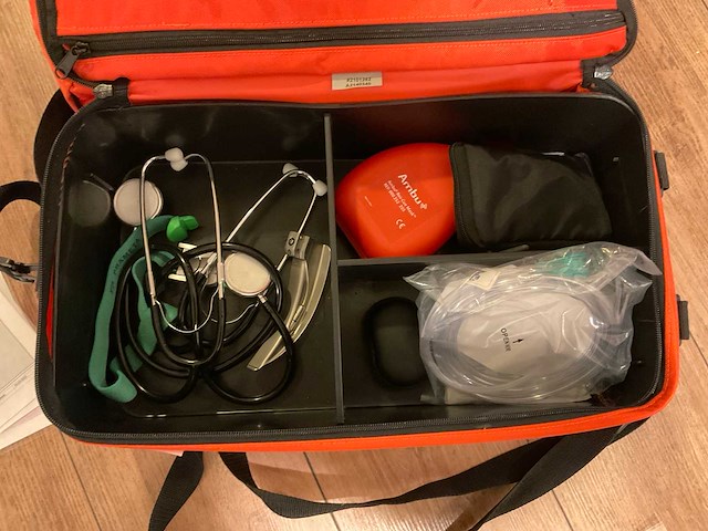 Aivia noodtas en aed - afbeelding 6 van  8