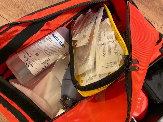 Aivia noodtas en aed - afbeelding 7 van  8