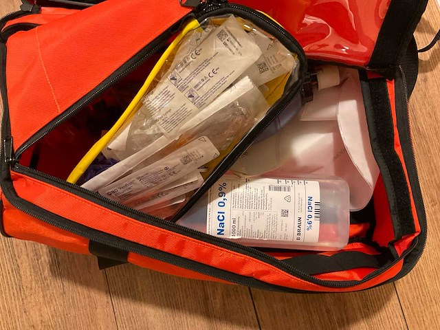 Aivia noodtas en aed - afbeelding 8 van  8