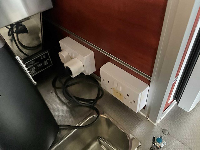 Aixam - mega - foodtruck - mobiele espresso wagen - 2007 - afbeelding 5 van  27