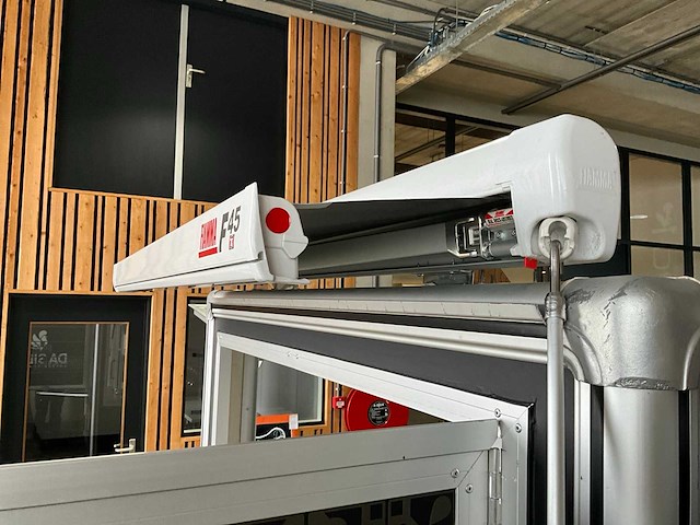 Aixam - mega - foodtruck - mobiele espresso wagen - 2007 - afbeelding 19 van  27