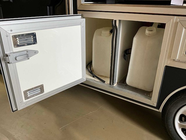 Aixam - mega - foodtruck - mobiele espresso wagen - 2007 - afbeelding 27 van  27