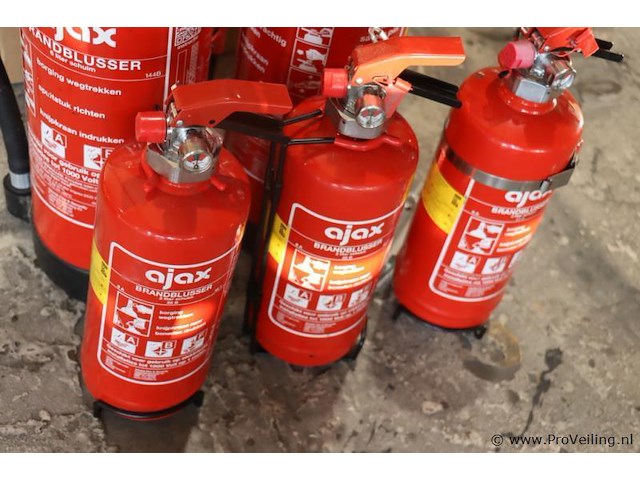 Ajax schuimbrandblussers, 2 & 6ltr schuim - 5 stuks - afbeelding 4 van  5