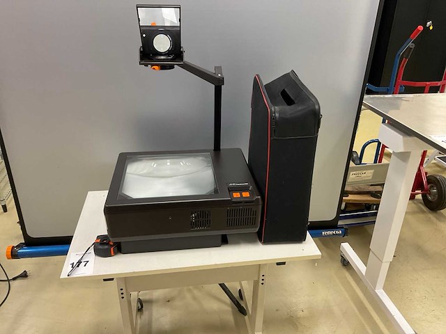 A+k translux 400 overheadprojector - afbeelding 2 van  5