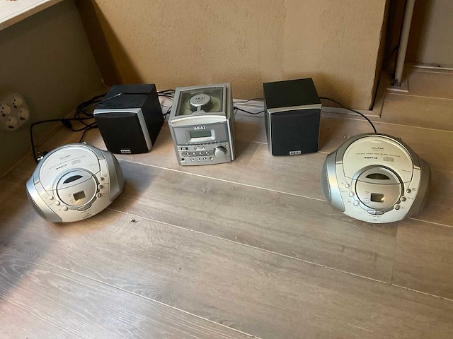 Akai, dcybel radio cd spelers - afbeelding 1 van  4