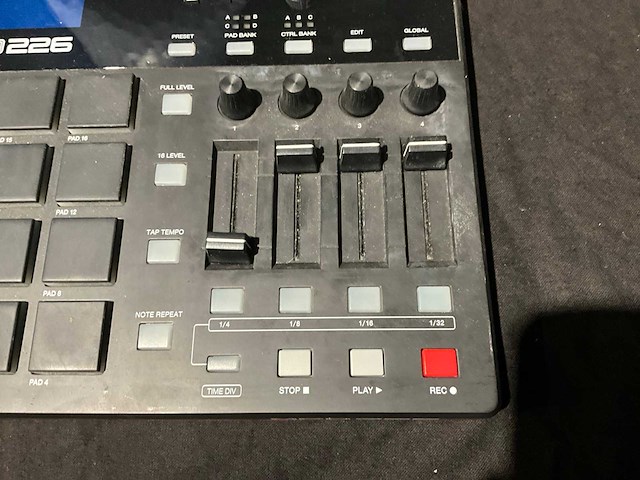 Akai mpd226 midi sample unit - afbeelding 3 van  3