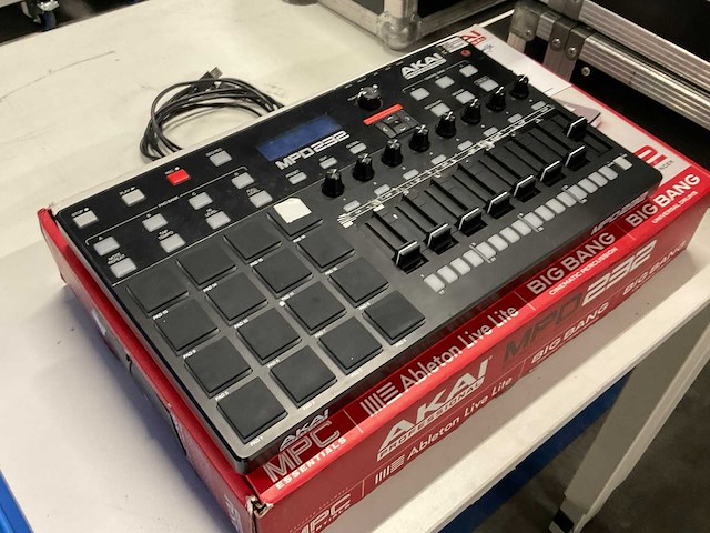 Akai mpd232 controller - afbeelding 2 van  3