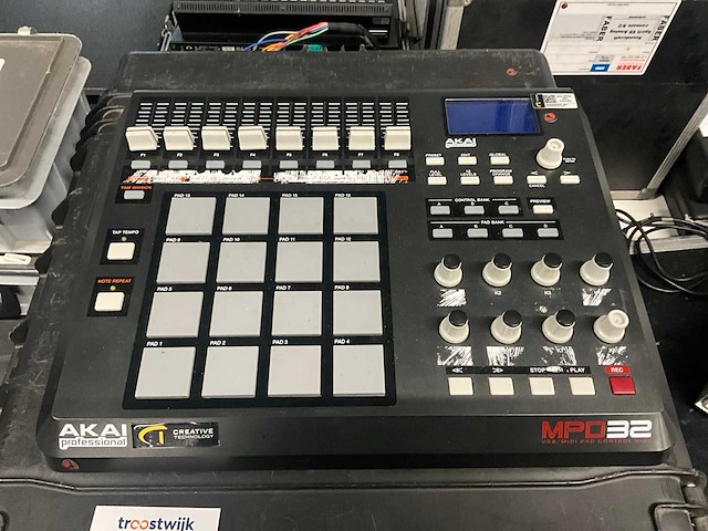 Akai mpd32 digitale mengtafel - afbeelding 1 van  6