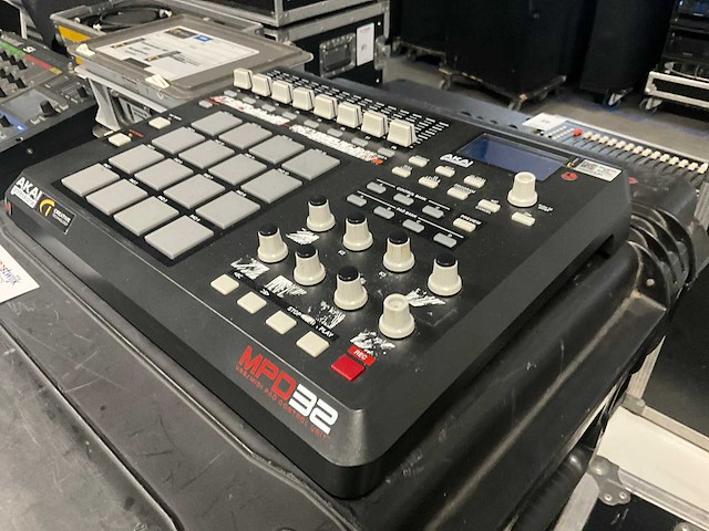 Akai mpd32 digitale mengtafel - afbeelding 2 van  6