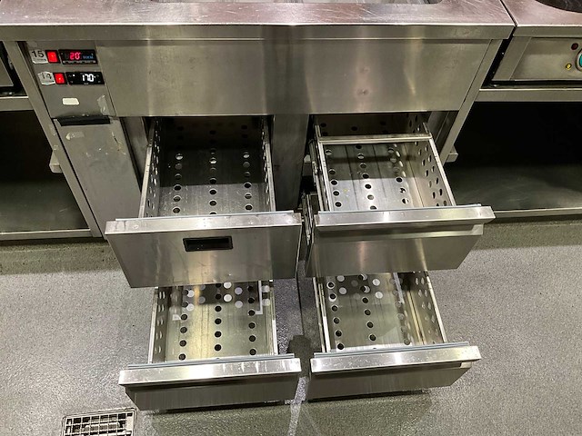 Ake-ideal - koelwerkbank en saladettelijn (c) - afbeelding 10 van  12