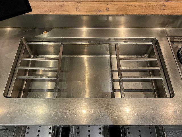 Ake-ideal - koelwerkbank en saladettelijn (c) - afbeelding 4 van  20