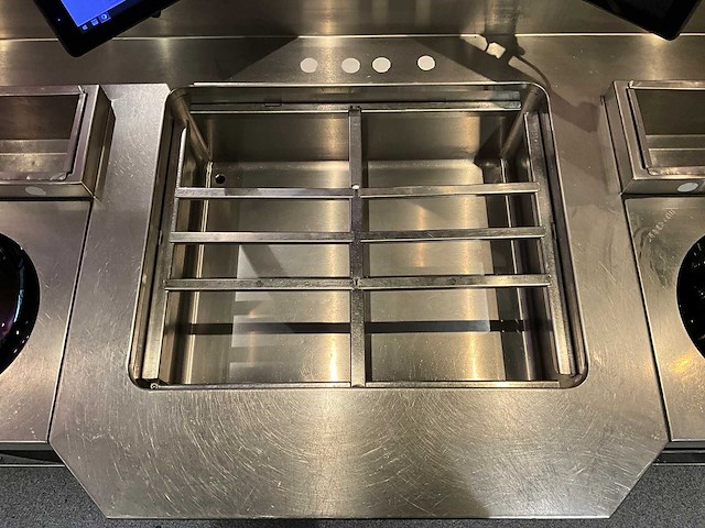 Ake-ideal - koelwerkbank en saladettelijn (c) - afbeelding 6 van  20