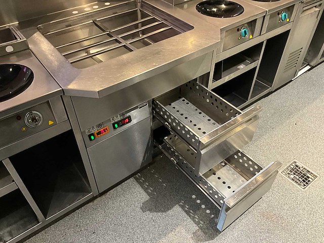 Ake-ideal - koelwerkbank en saladettelijn (c) - afbeelding 7 van  20