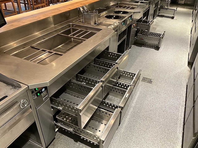 Ake-ideal - koelwerkbank en saladettelijn (c) - afbeelding 10 van  20