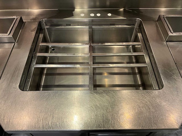 Ake-ideal - koelwerkbank en saladettelijn (c) - afbeelding 11 van  20