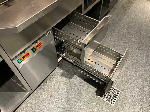 Ake-ideal - koelwerkbank en saladettelijn (c) - afbeelding 13 van  20