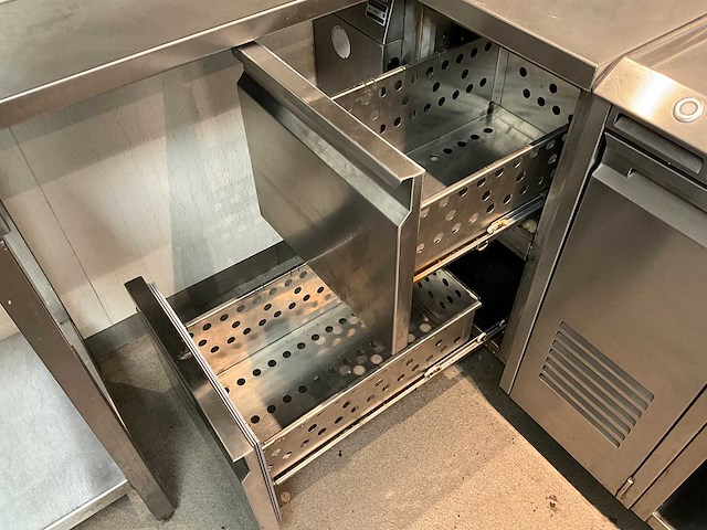 Ake-ideal - koelwerkbank en saladettelijn (c) - afbeelding 3 van  9