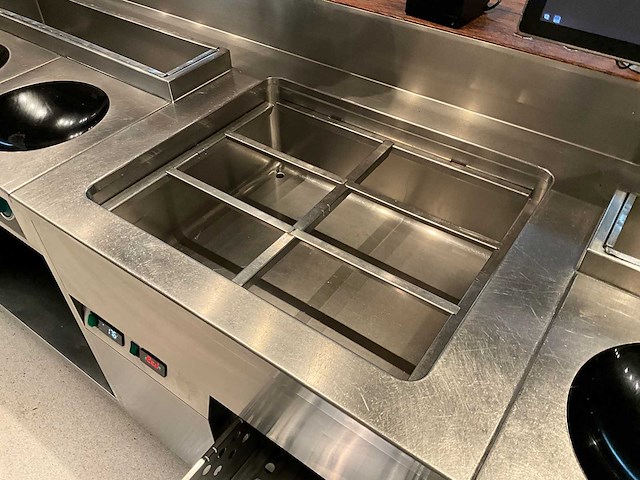 Ake-ideal - koelwerkbank en saladettelijn (c) - afbeelding 3 van  16